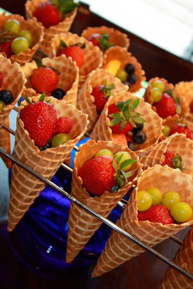 Faça cones de frutas, a opção é bonita e gostosa (Foto: Reprodução)